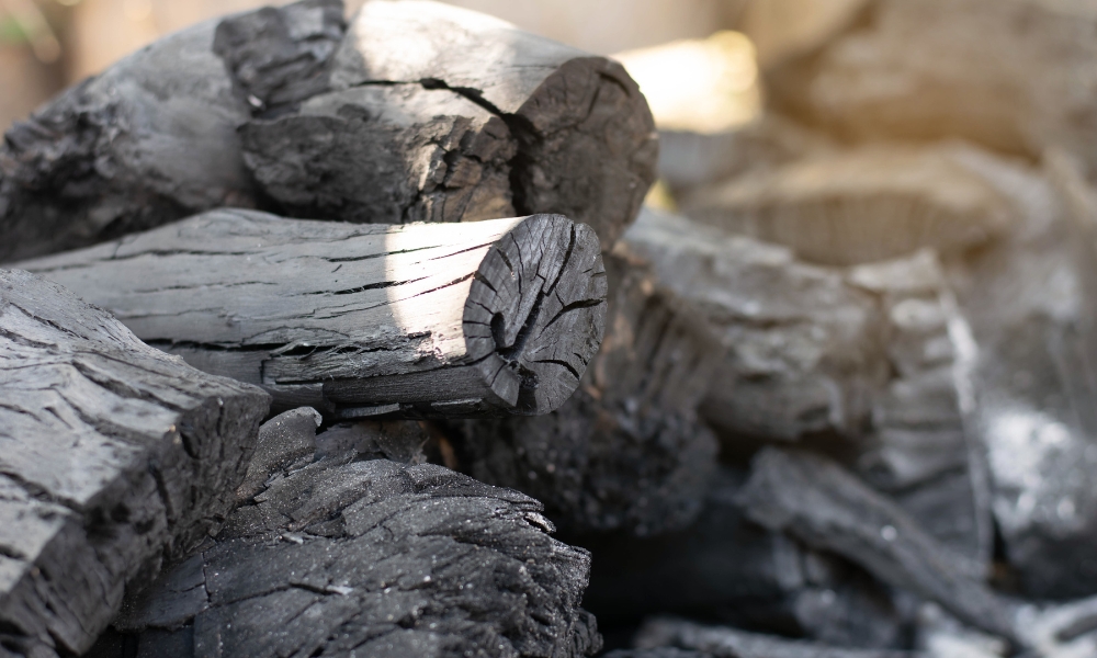 Neobnovljivi izvori energije obuhvataju resurse koji se troše brže nego što se prirodno obnavljaju